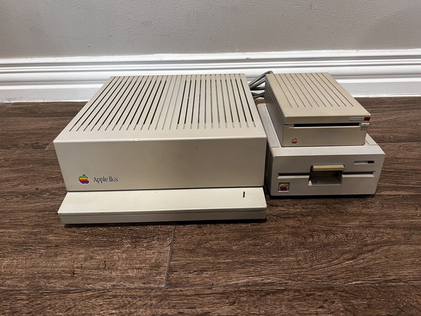 Vintage Apple IIGS Computer A2S6000 w/ 5.25 & 3.5 Floppy Drives Tested Working