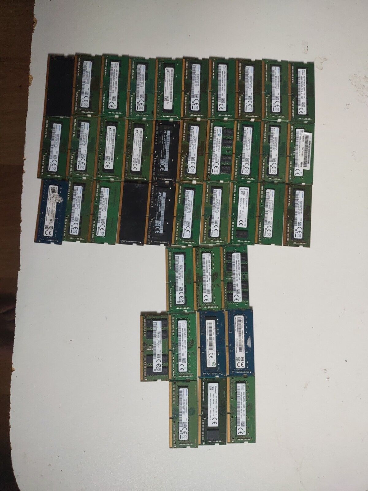 Lot Of 40 So-dimm PC4, 1x16gb, 9x 8 GB, 30x 4gb PC4 
