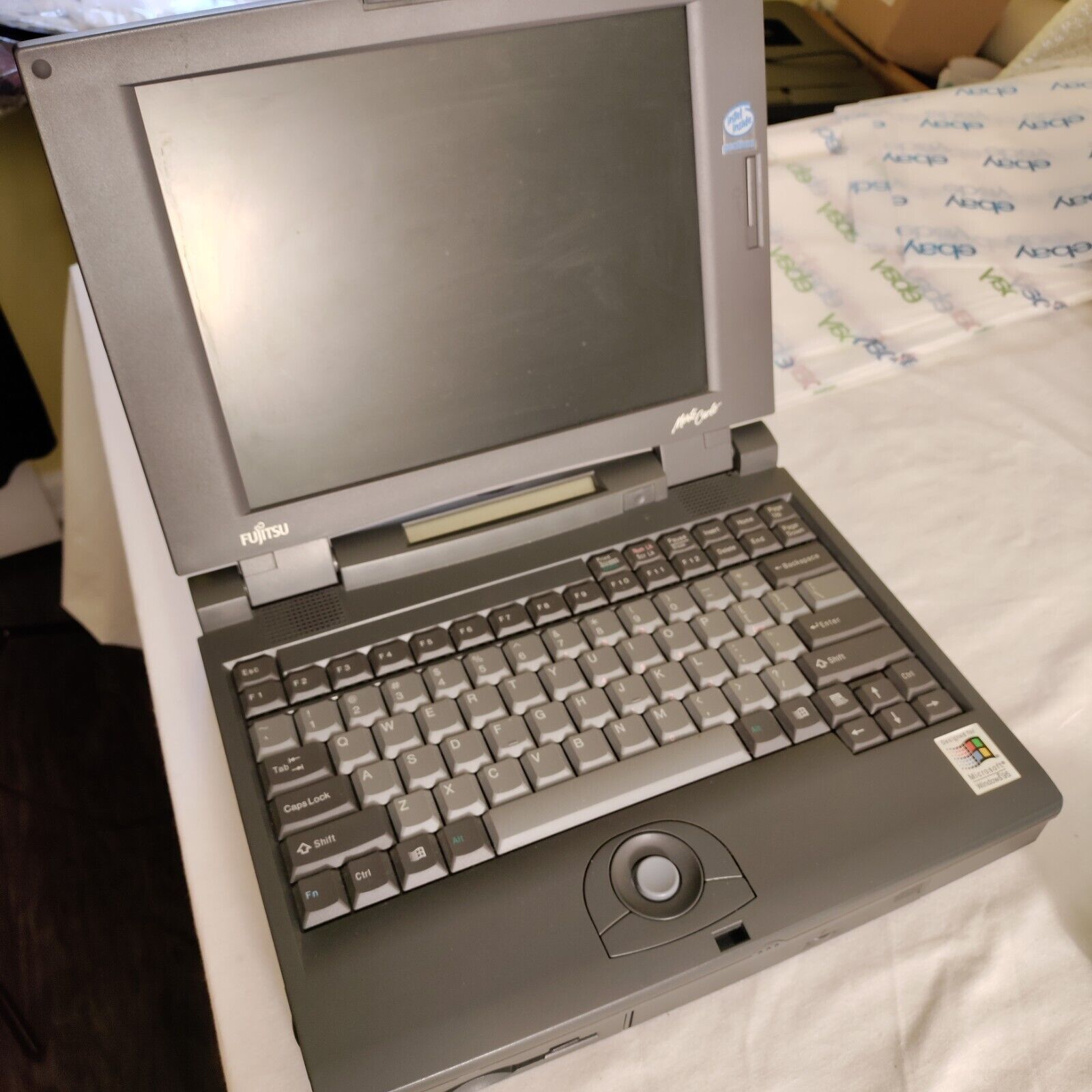 Fujitsu Monte Carlo Laptop For Parts (CD, Floppy, Bad Hard Drive ?) Powers On