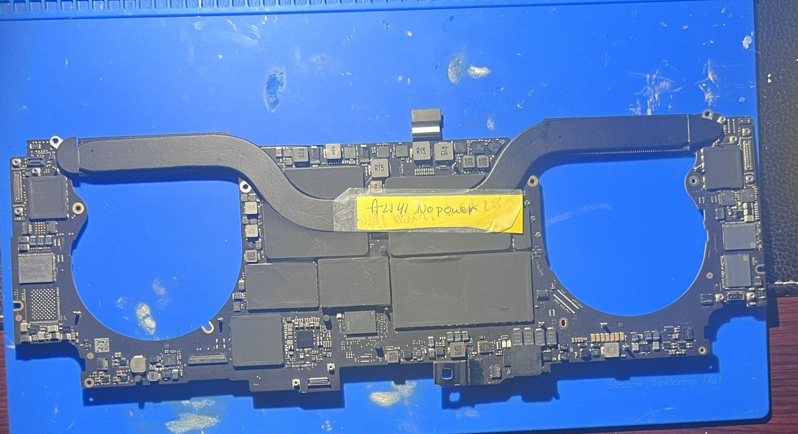 Macbook Pro Logic Board - A2141 820-01700-05 - For Parts - NO POWER
