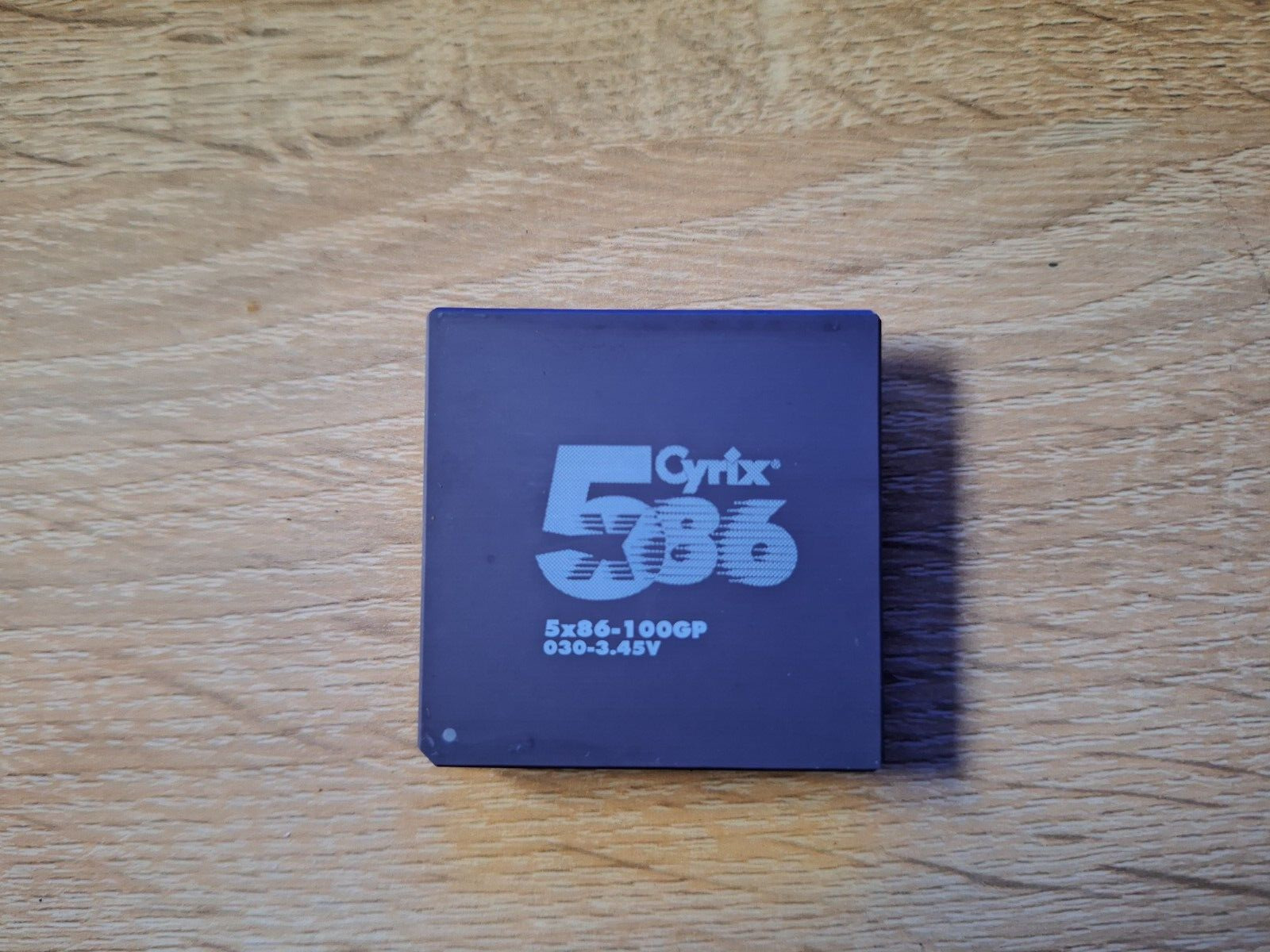 Cyrix 5x86-100GP 030-3.45V DAMAGED not working vintage CPU GOLD