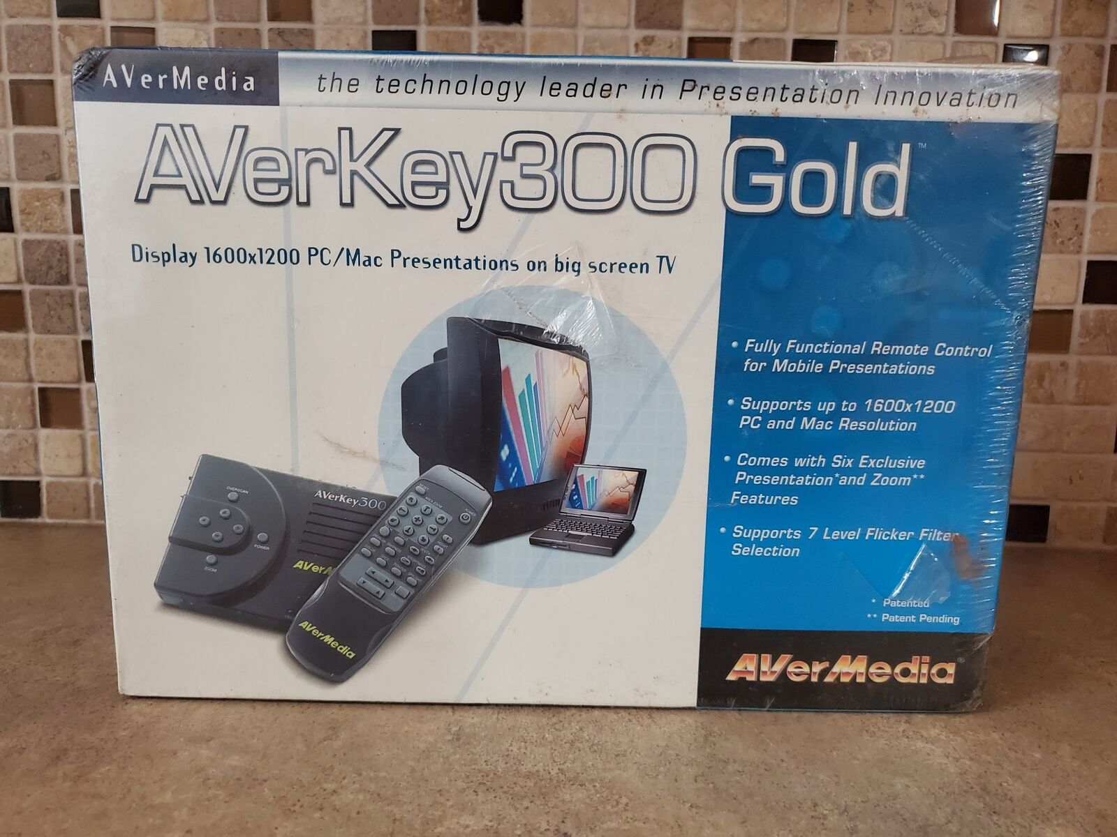 AVERKEY300 GOLD 1600X1200 DISPLAY PC/MAC + ACCESSORIES DR3-2