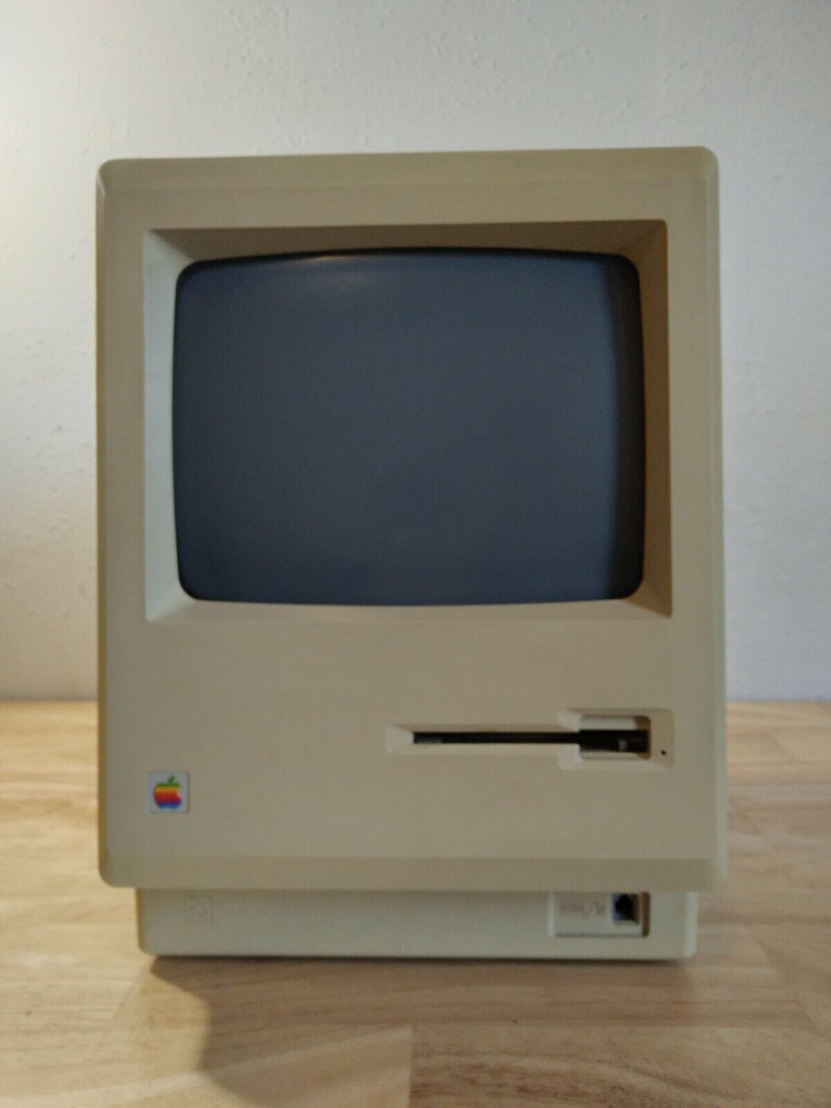 No Power Vintage Apple Macintosh Plus 1MB M0001A Computer For Parts Or Repair