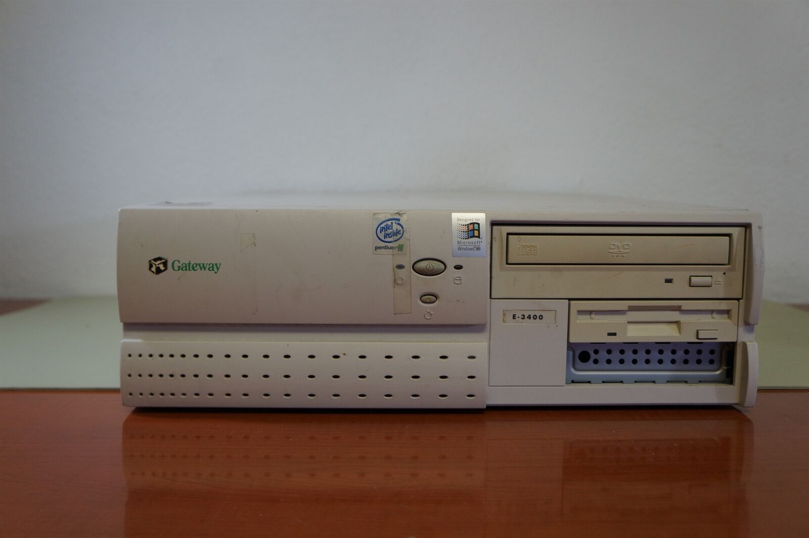 Gateway E-3400 PC - Intel Pentium III 800Mhz - ATI Rage Pro 128 