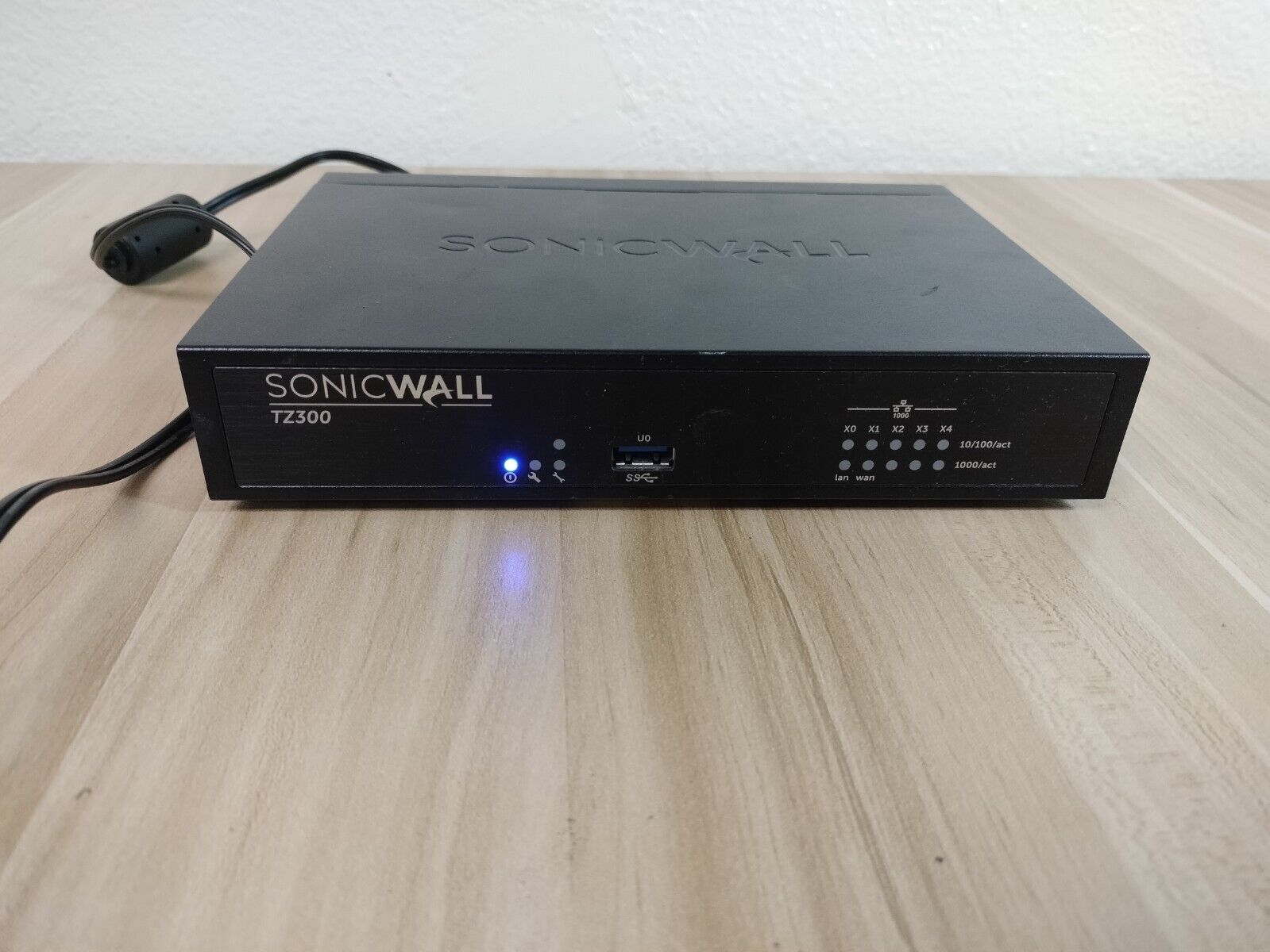 SonicWALL TZ300 Firewall Network Appliance (APL28-0B4) w/ Adapter