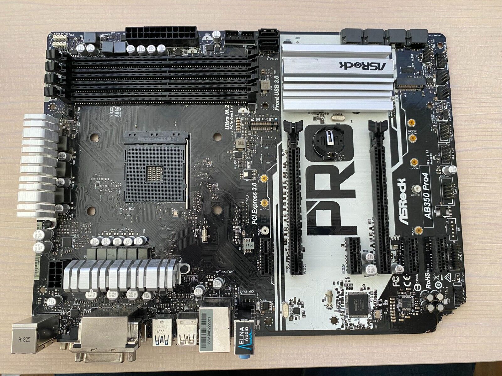 ASRock AB350 Pro4 Motherboard AMD AM4 DDR4 - Read description