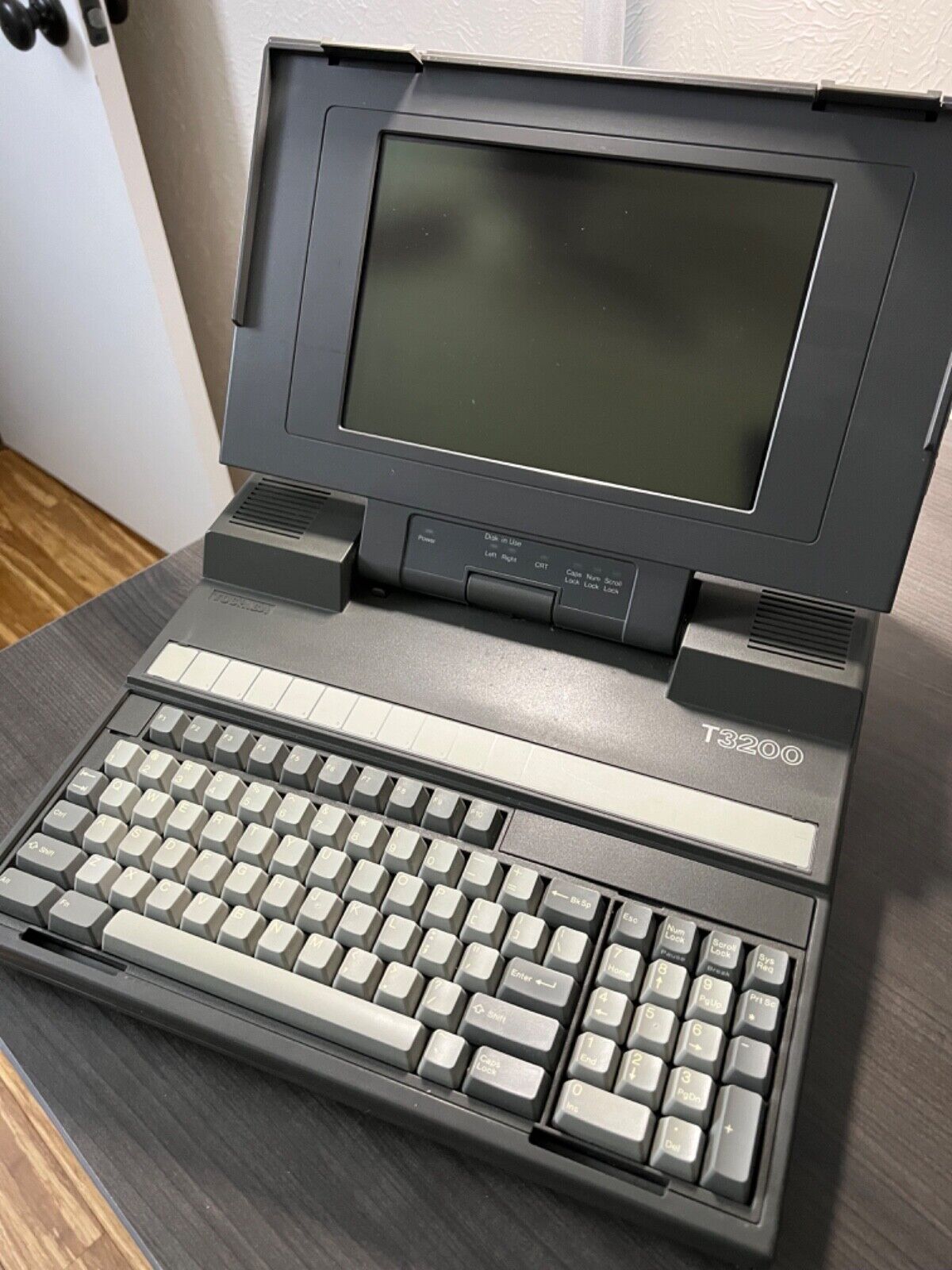 Vintage Toshiba T3200 Portable Computer - Read Description