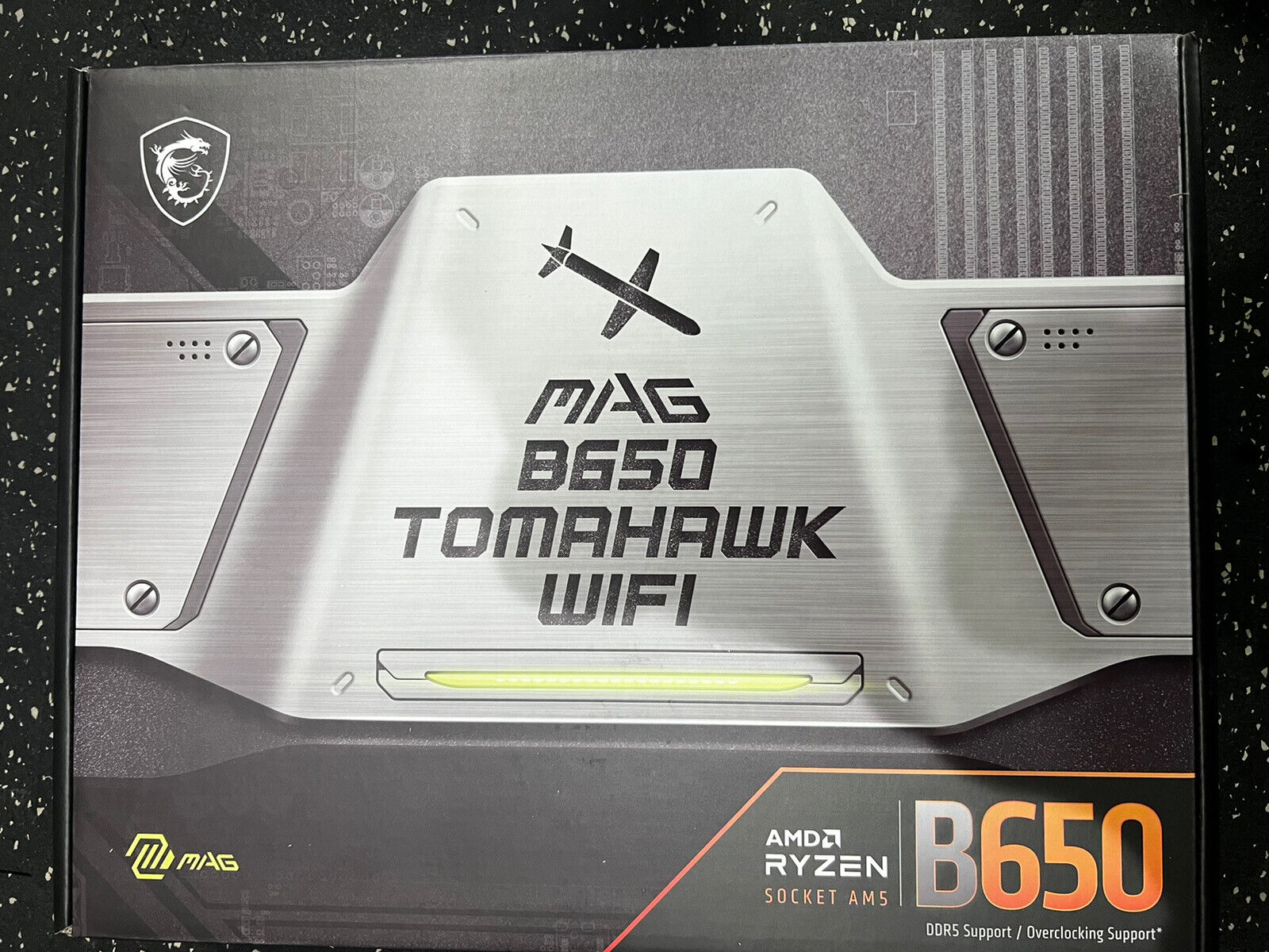 MSI - MAG B650 Tomahawk WIFI (Socket LGA 1718) USB 3.2 AMD Motherboard - Black