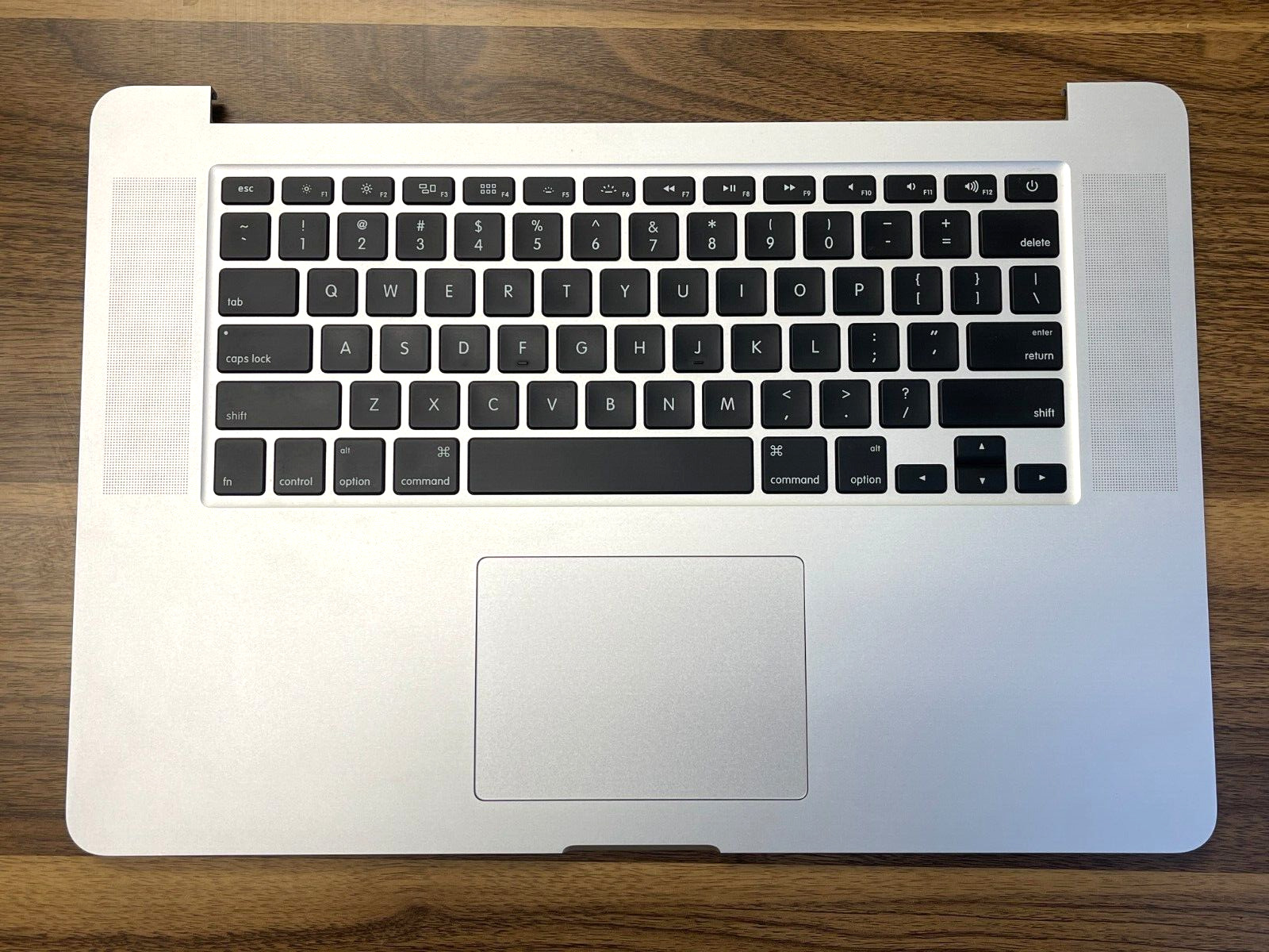 Original MacBook Pro 15' 2015 A1398 Palmrest + Touchpad + Keyboard + WORKING Bat