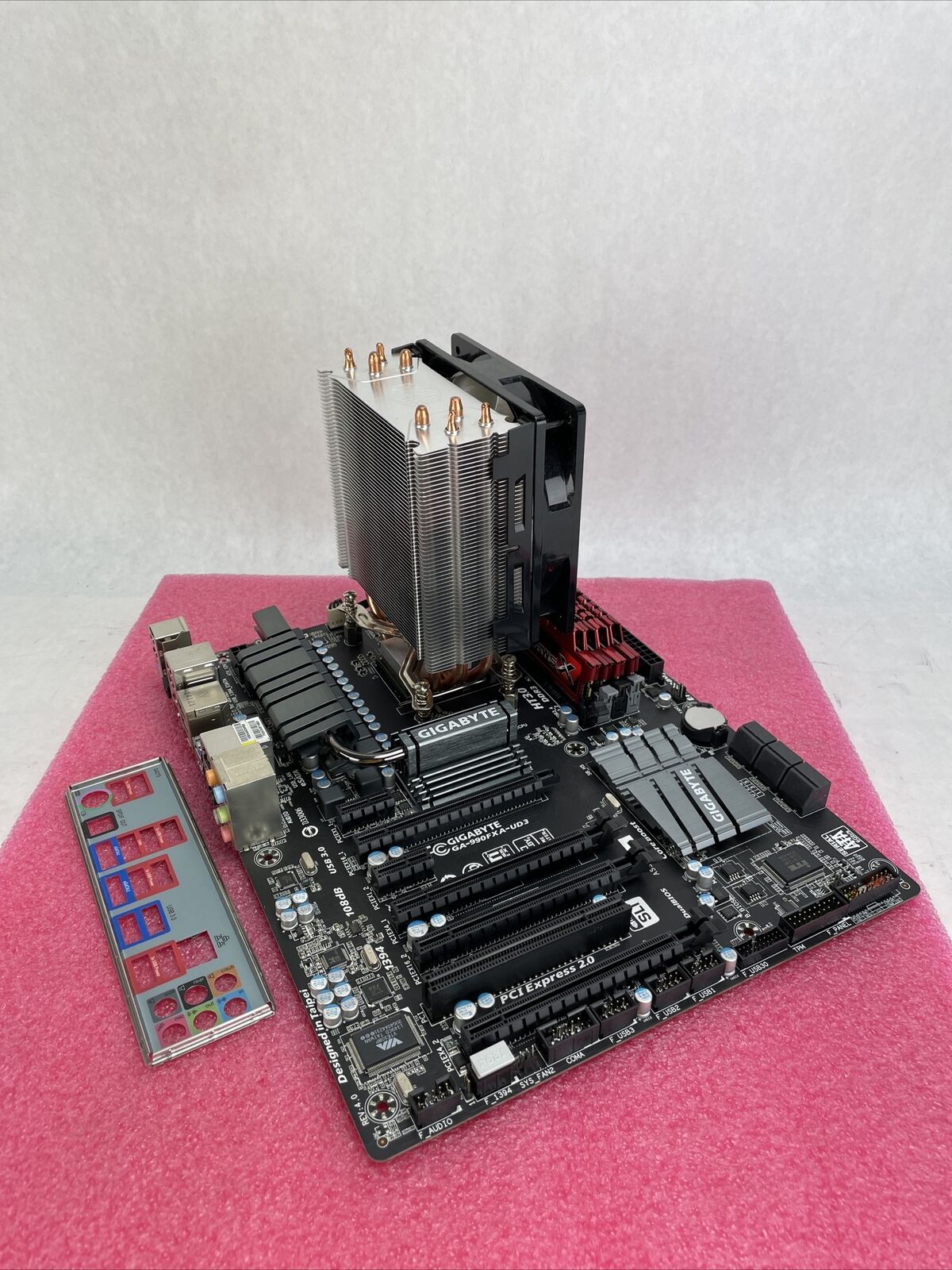 Gigabyte 990FXA-UD3 Motherboard AMD FX-6300 3.5GHz 12GB RAM w/Shield