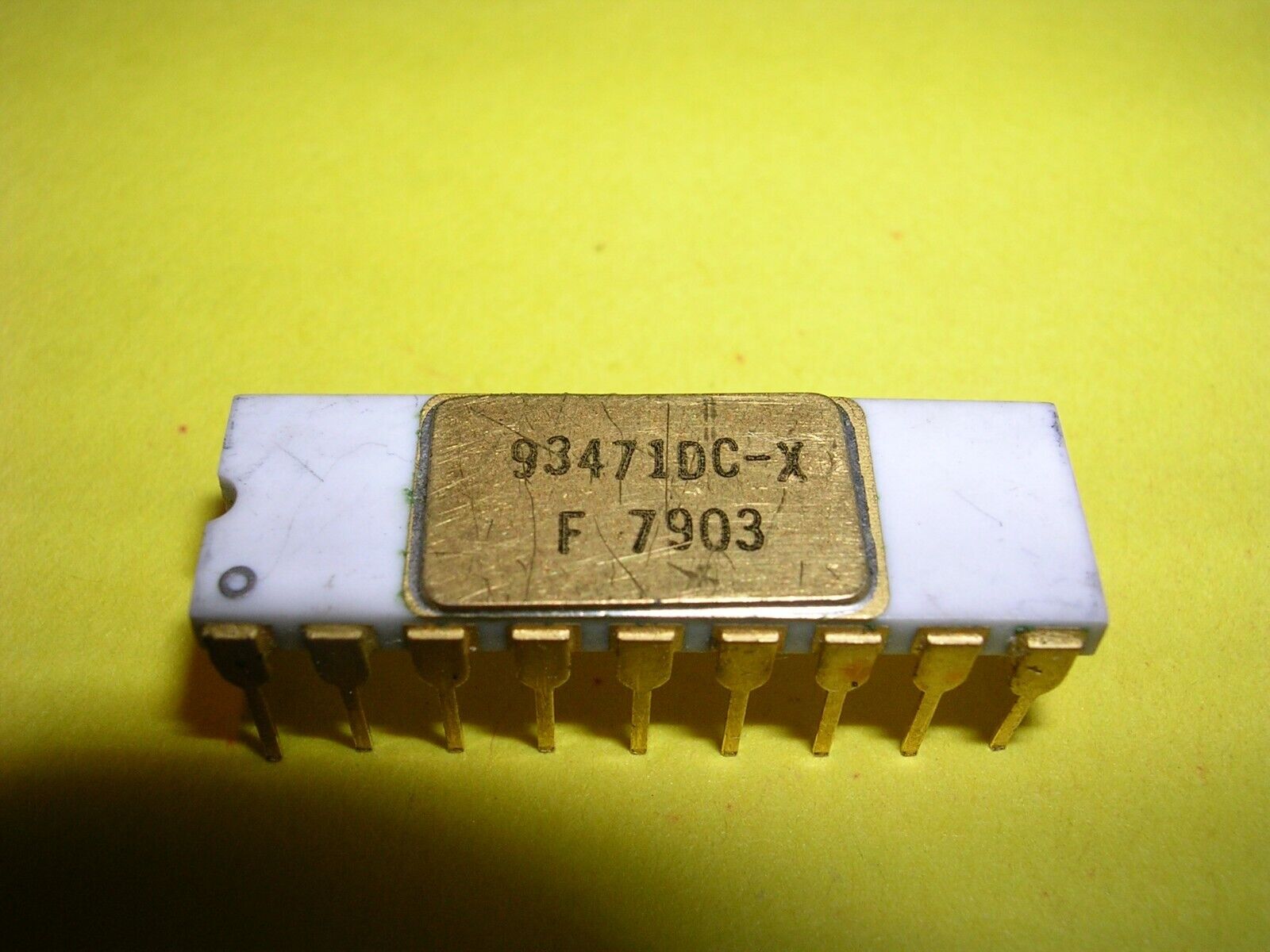 Fairchild 93471DC-X TTL Isoplanar Memory - 4096 x 1-Bit RAM