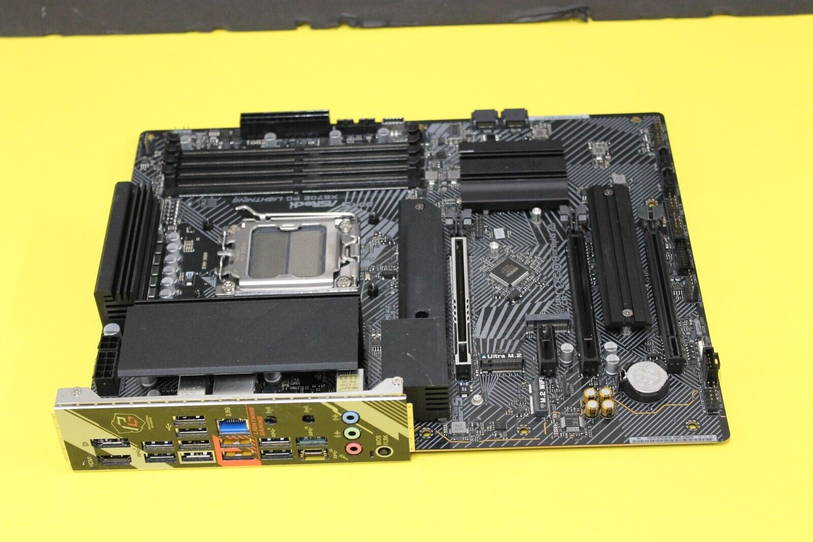 ASRock X670E PG LIGHTNING AMD AM5 LGA 1718 RYZEN 7000 DDR5 PC Motherboard