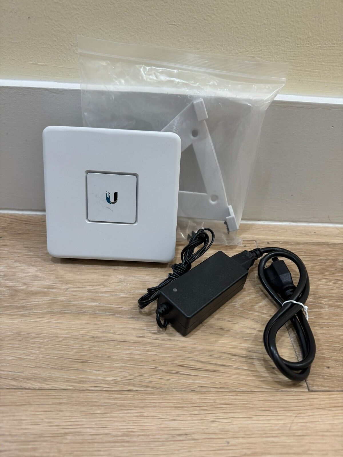 Ubiquiti Networks UniFi Security 1000Mbps Gigabit Gateway - White (USG)