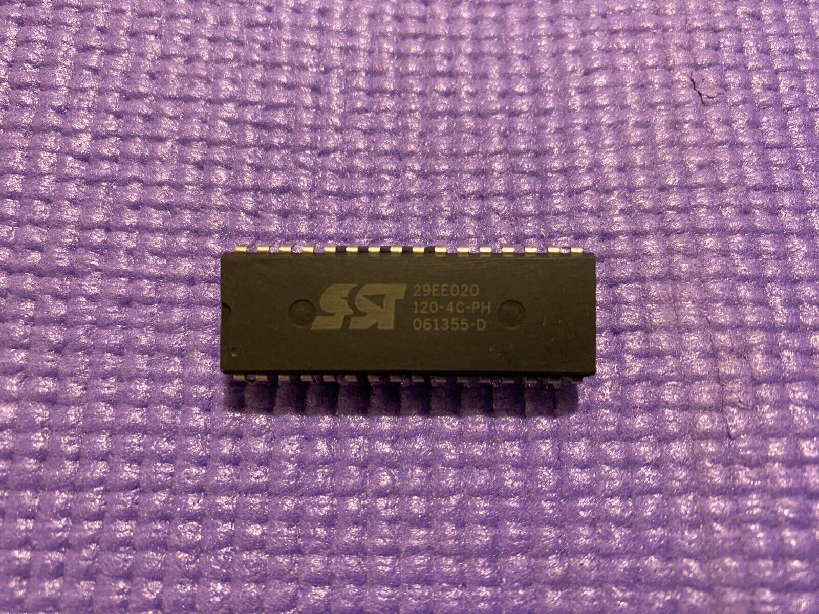CMOS 32 pin DIP BIOS chip SST 29EE020 (We can program it for free)