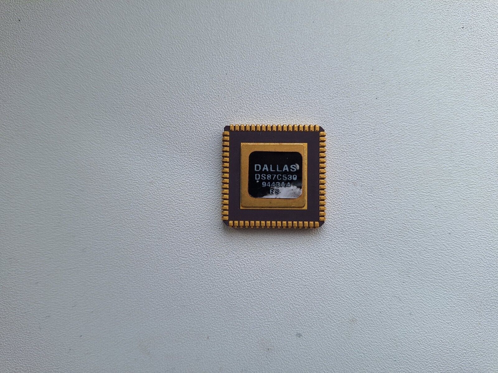 DALLAS DS87C530 ES SAMPLE rare 8051 8052 compatible vintage MCU GOLD