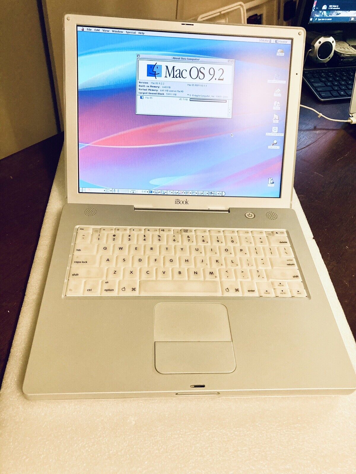 Rare Vintage Apple iBook G3 Mac OS 9.2.2 & 10.4.11