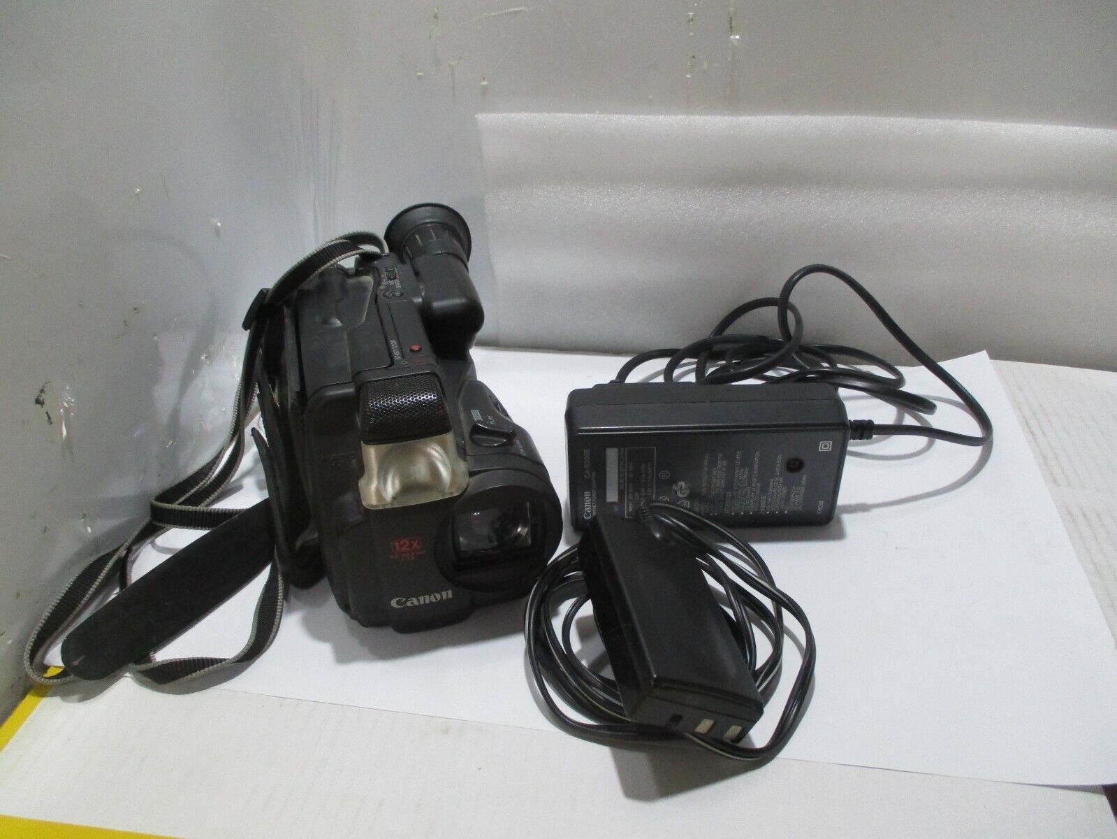 Canon UC100E Video Camcorder 8mm UC-100E Retro Vintage Video Camera