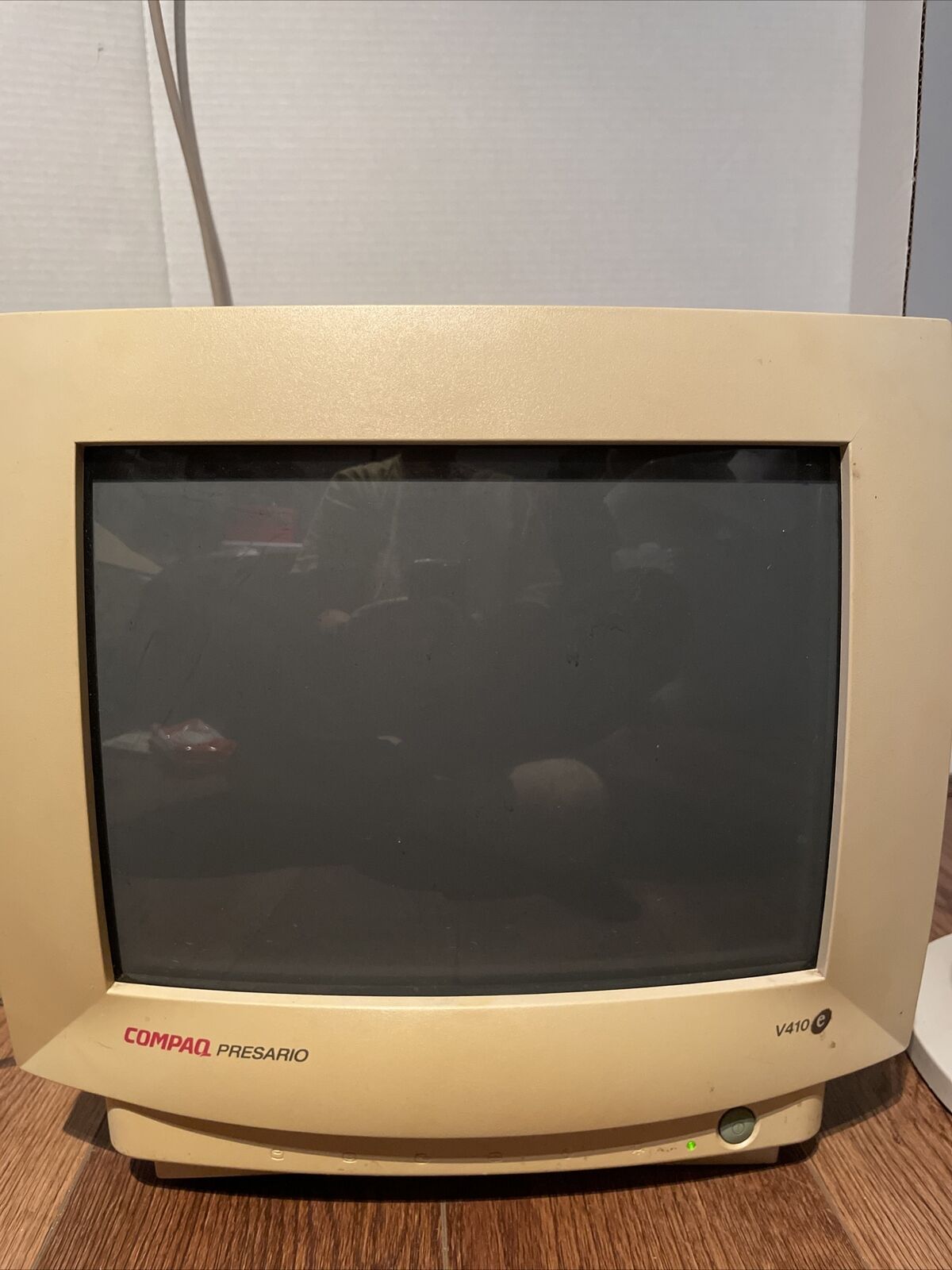Vintage Compaq Presario V410  Color Monitor  w/Stand Retro Cables Original Box