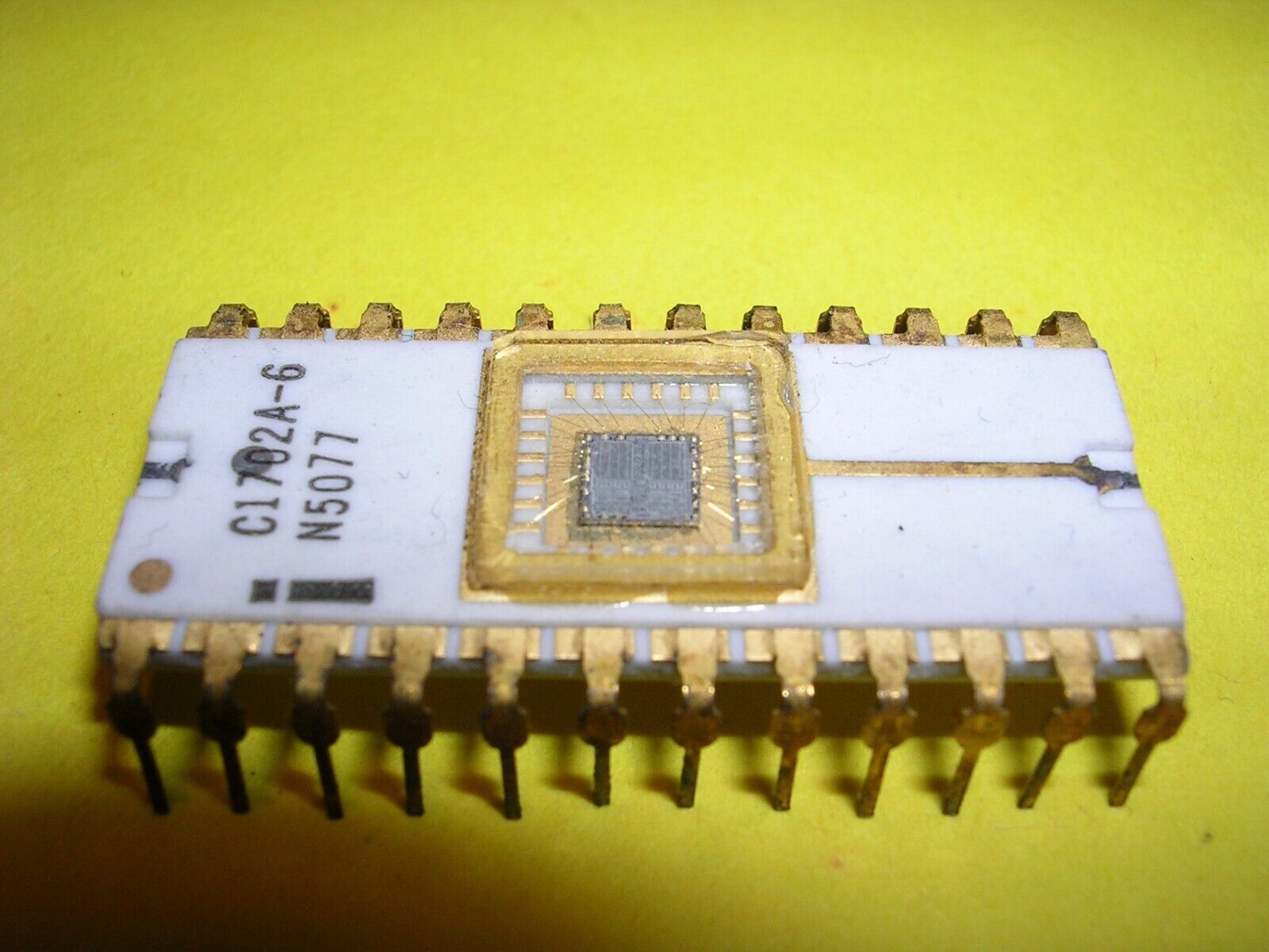 Intel C1702A-6 (C1702A, 1702A) EPROM Chip