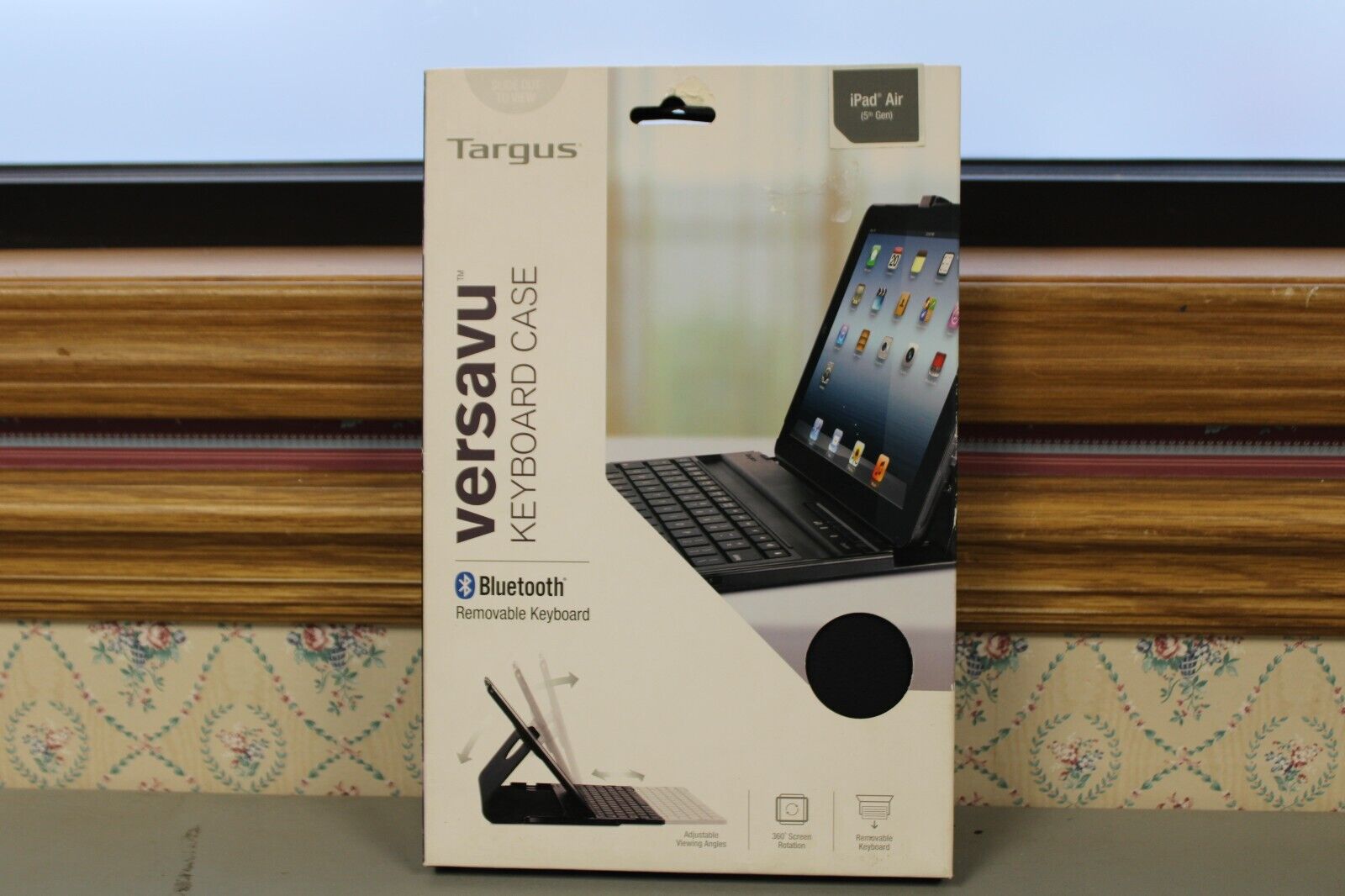 NEW Targus Versavu Bluetooth Keyboard Case for iPad Air 5th Gen - Black THZ192US