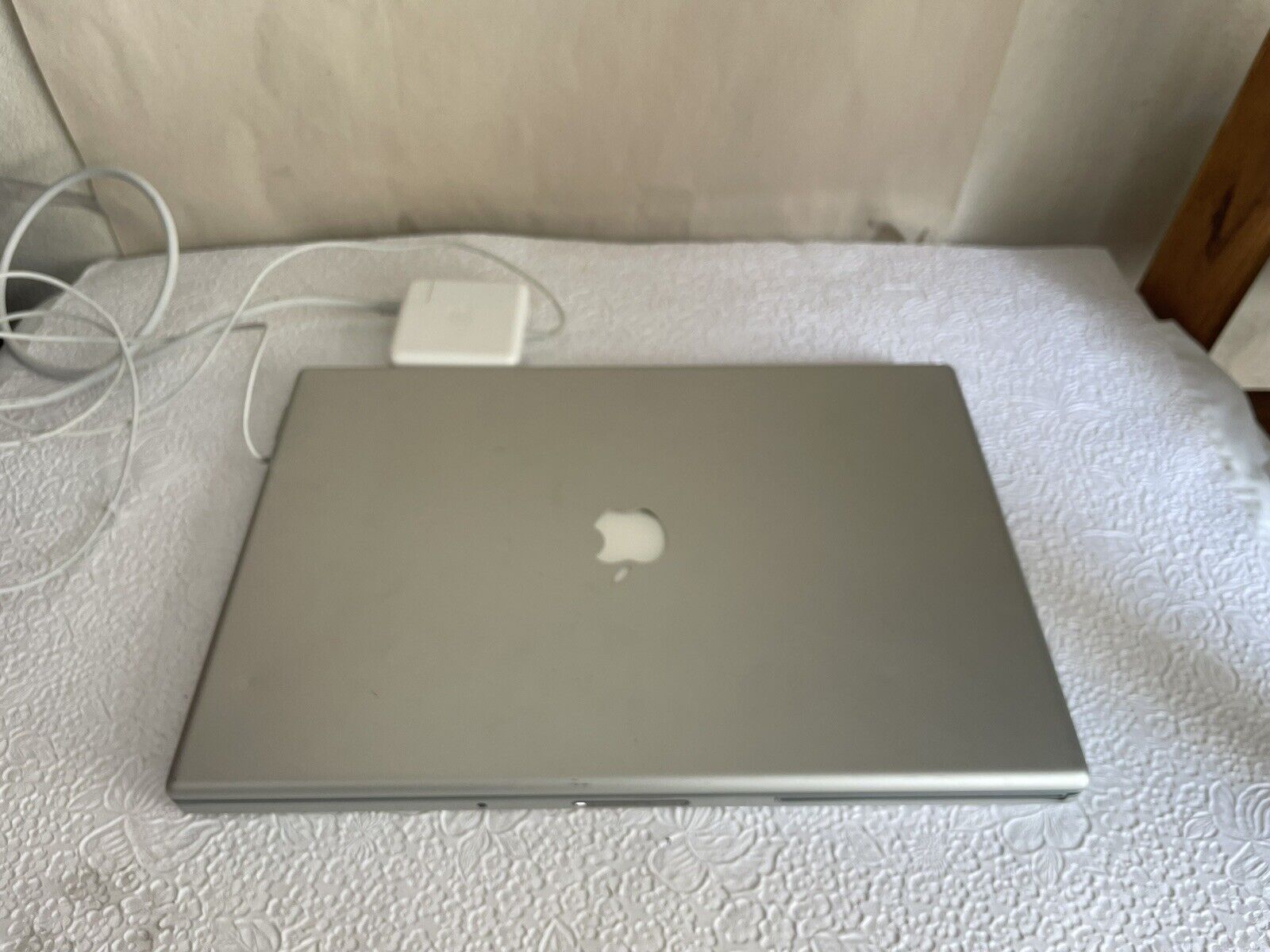 Vintage Apple Macbook pro 2008 A1261 Battery no working