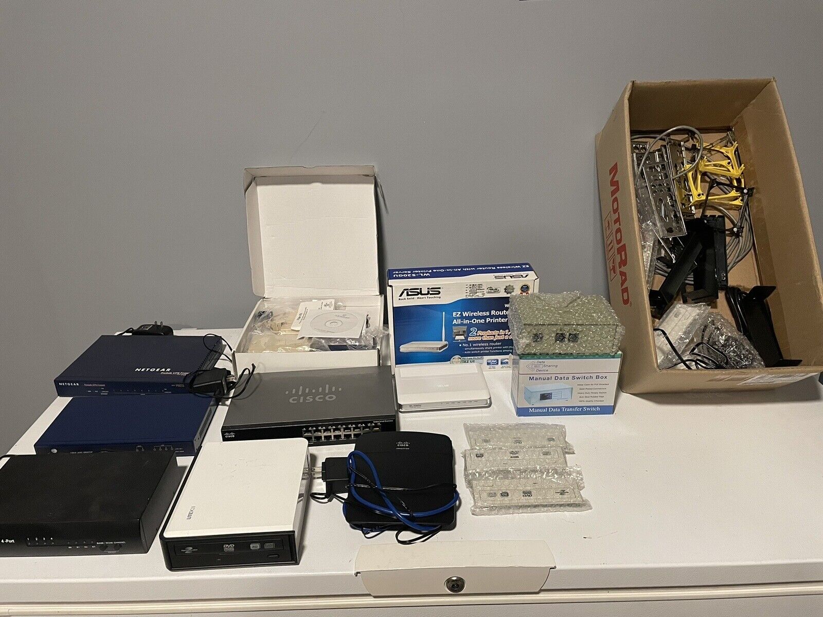 Computer Routers And Miscellaneous Parts  (untested)