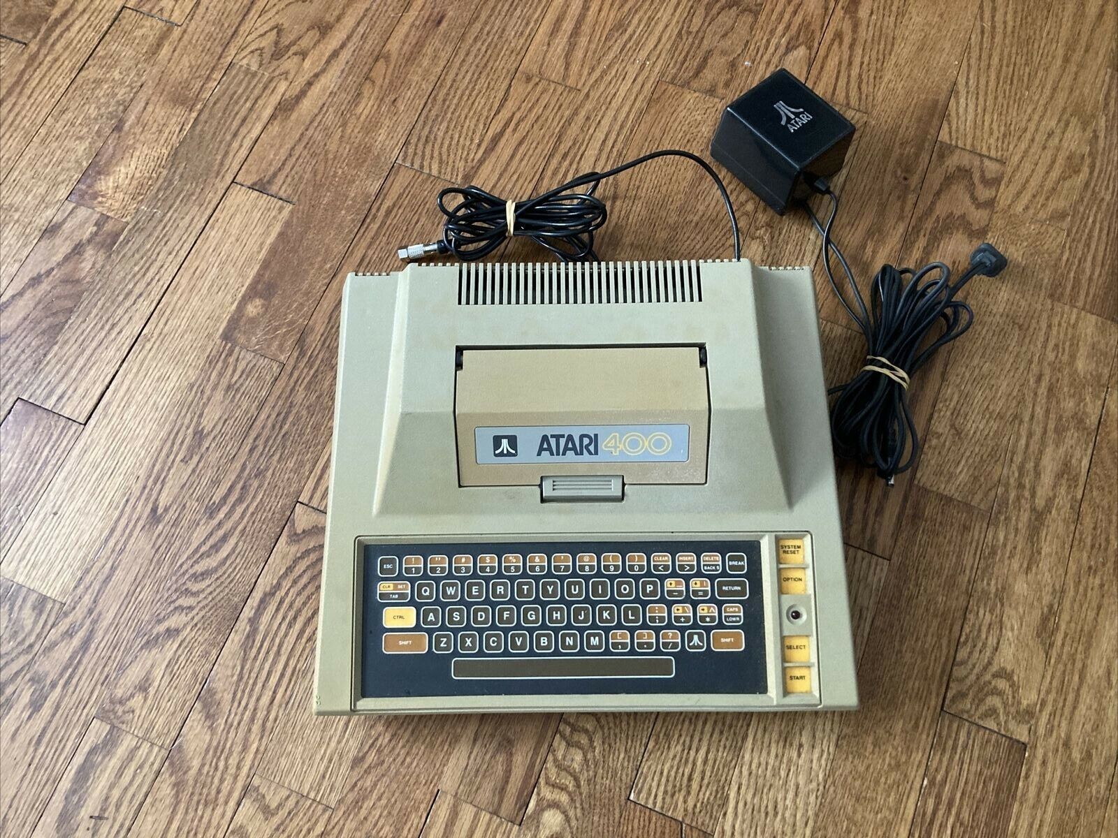 Atari 400 8 Bit Home Computer - Tested & Working