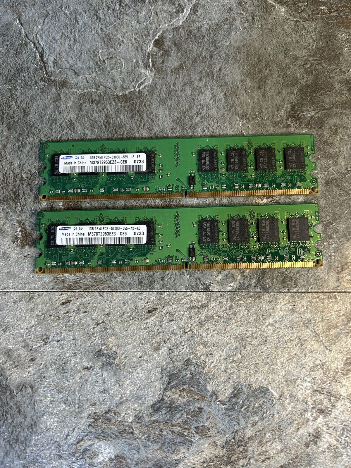 Samsung 1GB 2Rx8 PC2-5300U DESKTOP MEMORY 2 Sticks