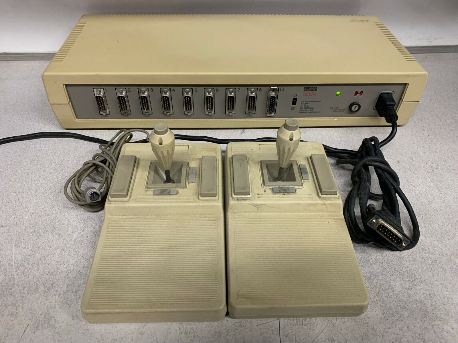 Vintage DEC Digital DELNI Local Network Interconnect 9-Port AUi Ethernet Hub
