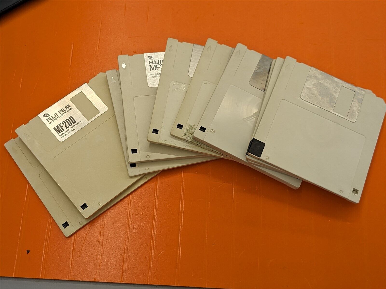 ⭐️⭐️⭐️⭐️⭐️ VINTAGE Lot of 12 Floppy Disks 3 1/2 Inch (3.5 Inch) - White/Cream