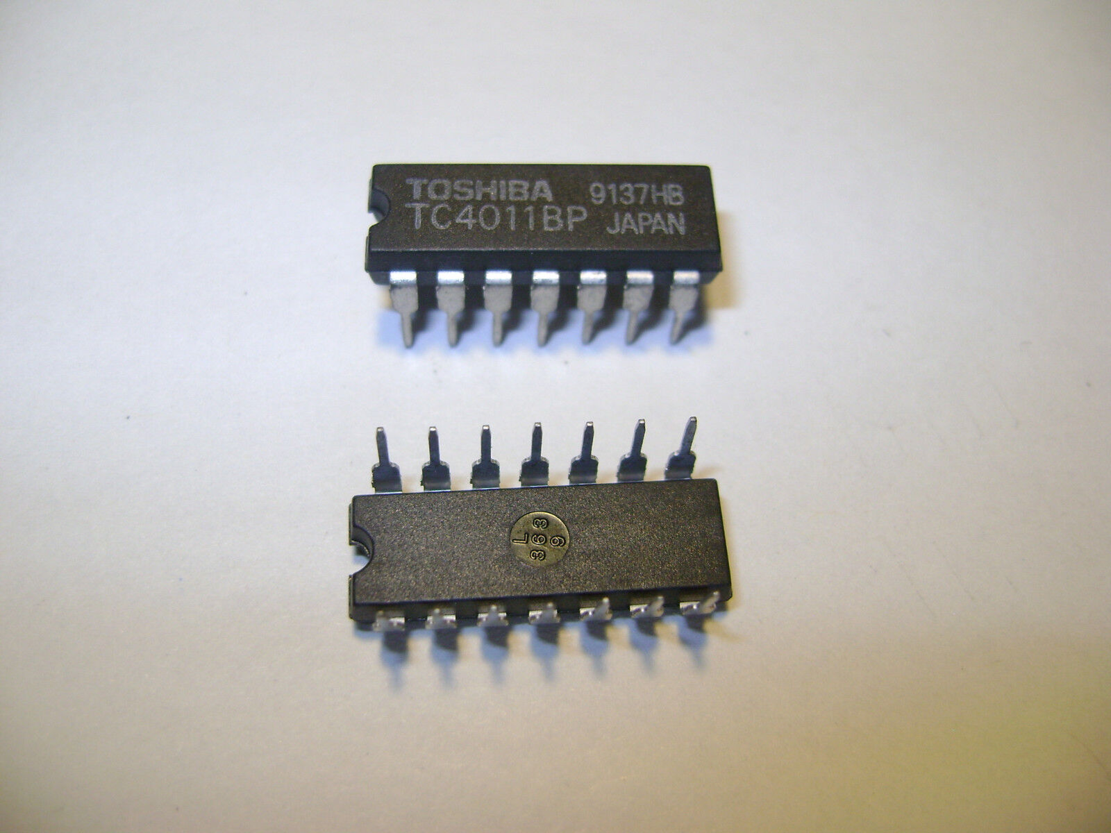 NEW TOSHIBA TC4011BP INTEGRATED CIRCUIT IC CHIP SHIPS FROM USA DR8