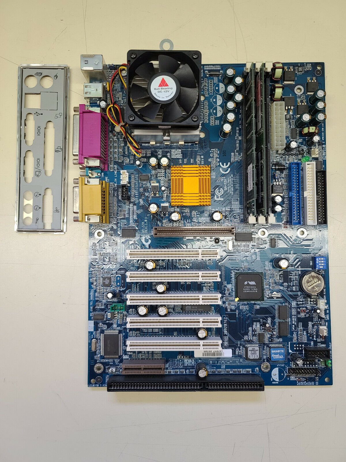 Gigabyte GA-7ZX REV 1.01 + AMD Athlon 1100 + 768MB + I/O Shield COMBO TESTED