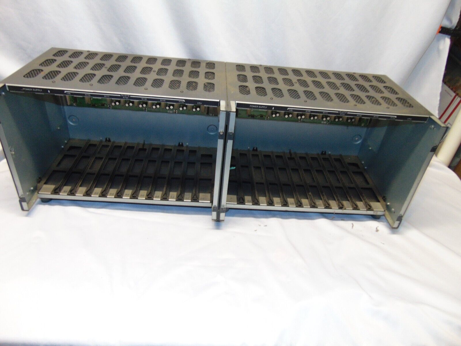 Inter-Tel AXXESS 2 cabinets 115/230 V 60/50 Hz ringer 4.4B 14 slots