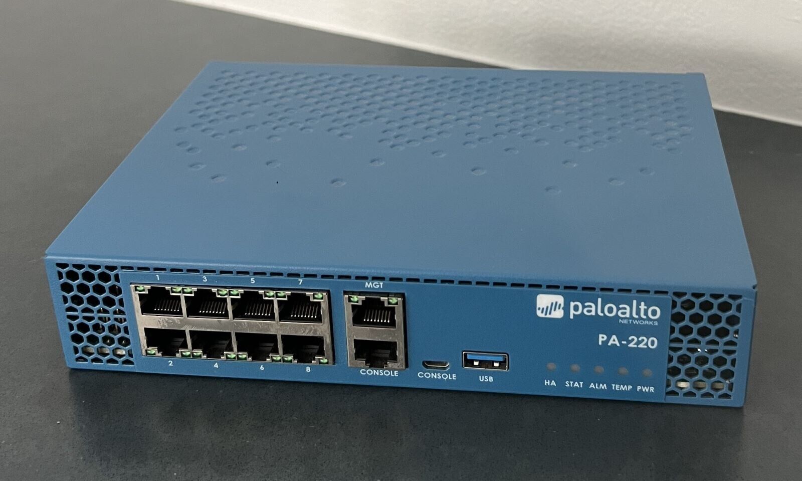 Palo Alto PA-220 Next Generation Firewall Appliance 750-000128-00E FWMAM 10DRE