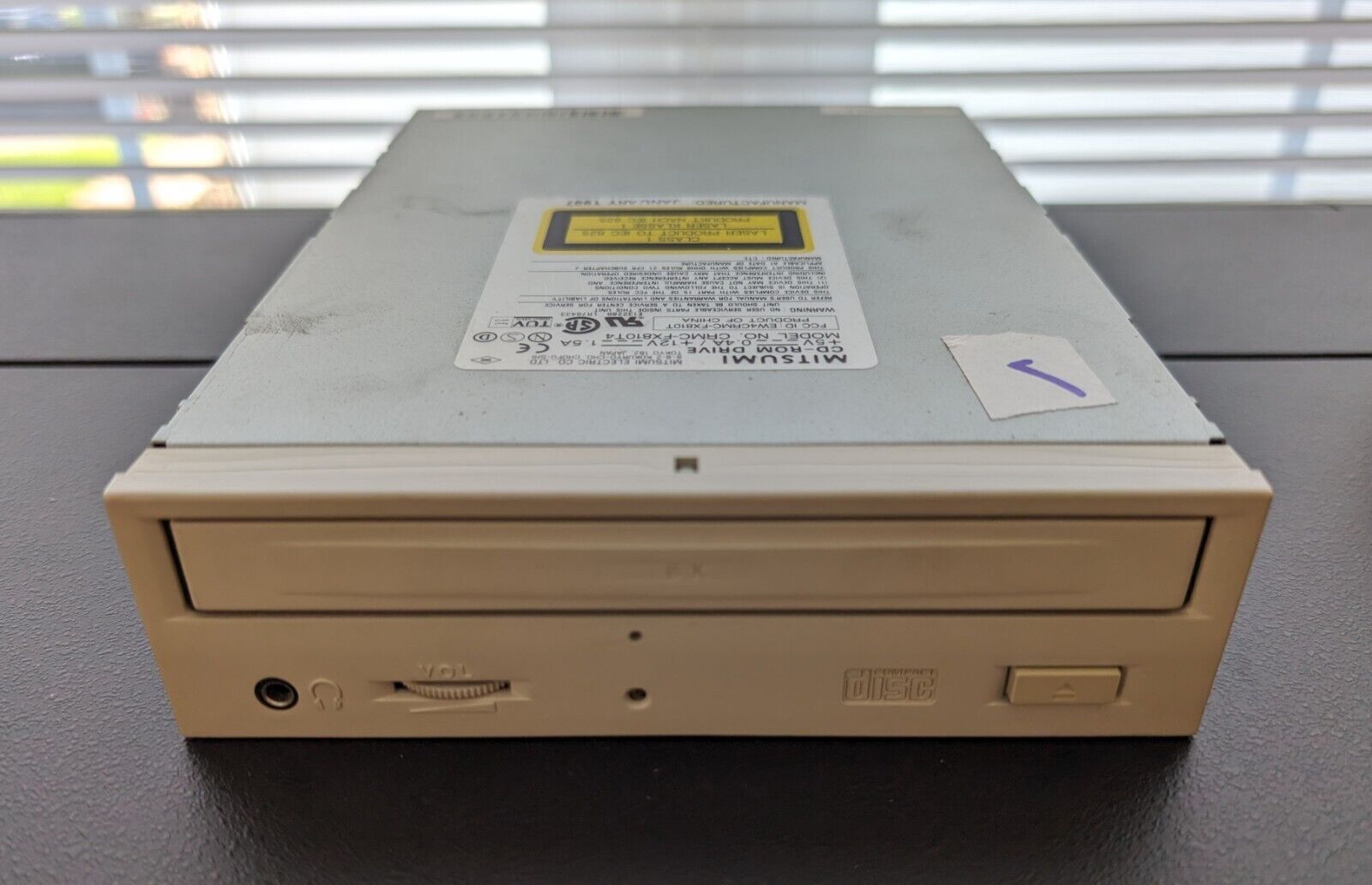 VINTAGE Mitsumi IDE 8X CD-ROM Drive (CRMC-FX810T4)