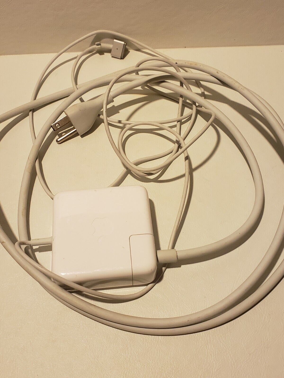 OEM Apple MacBook Power AC adapter charger magSafe 2 A1435 60W (E4)