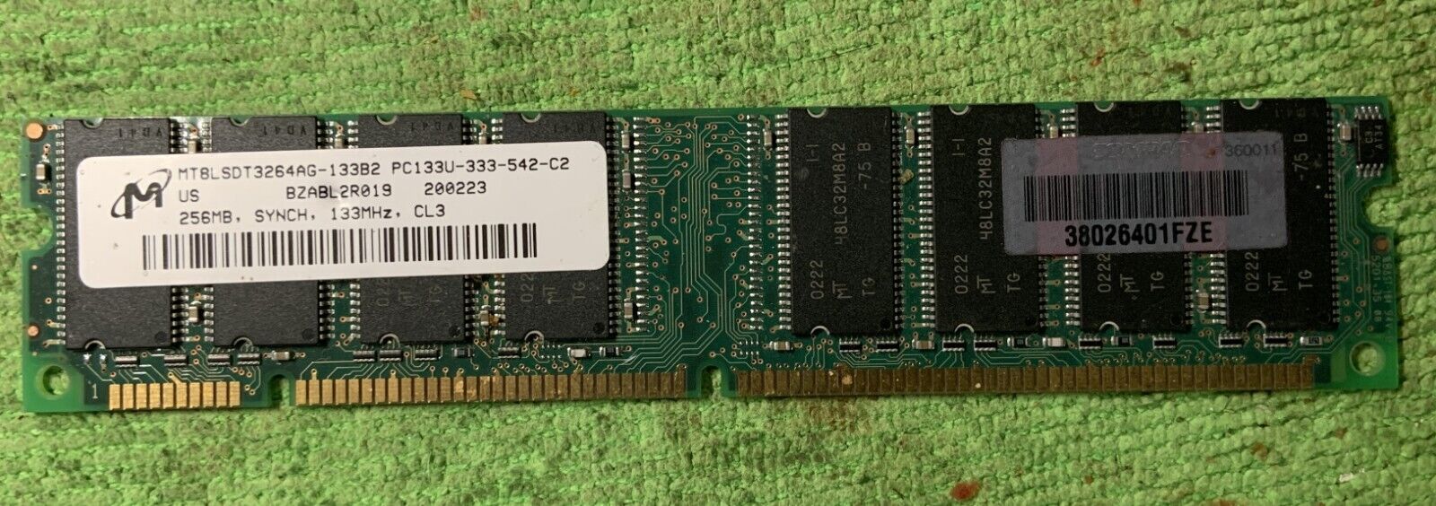 Micron 256 MB DIMM 133 MHz SDRAM Memory (MT8LSDT3264AG-133B2)