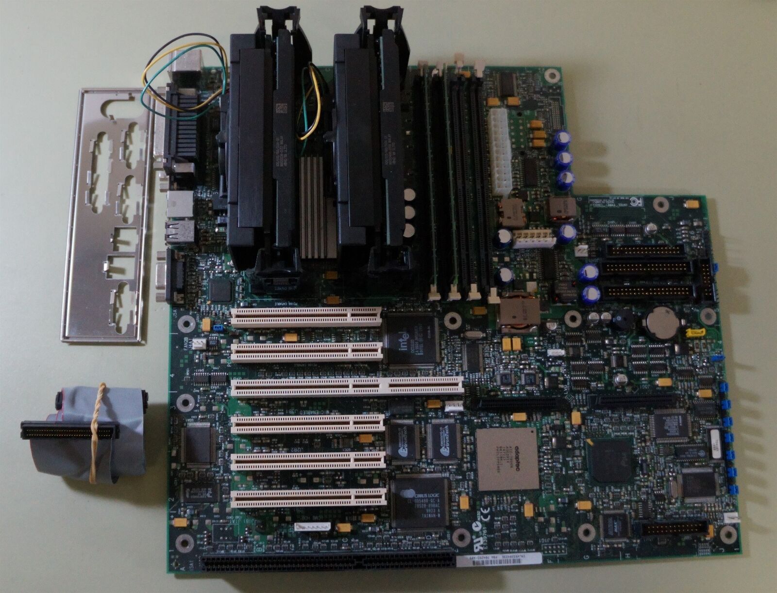 Intel L440GX+ Motherboard + Dual Pentium III 500 Mhz Processors - Tested w/Video