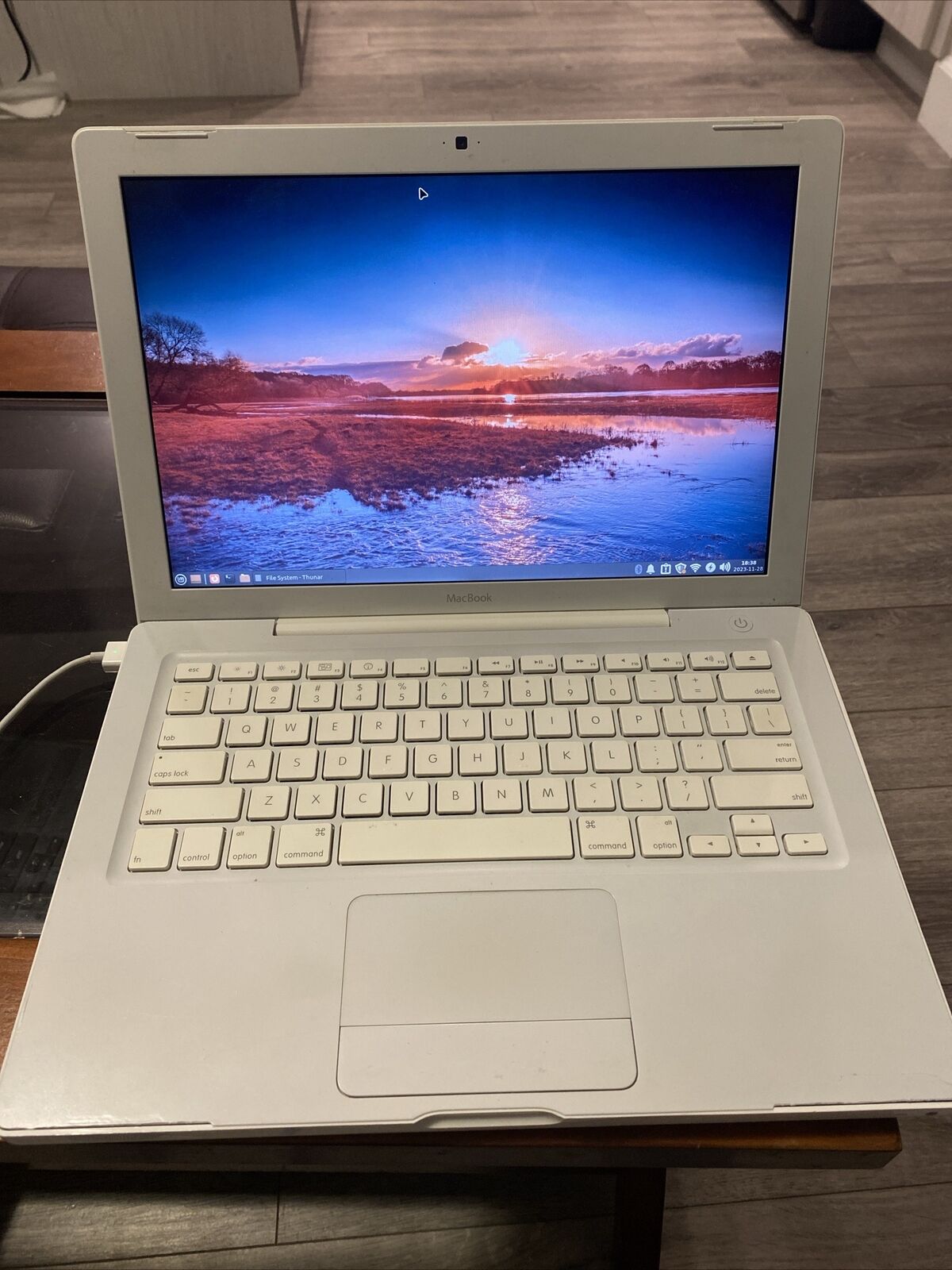 Apple MacBook With Linux Mint Core 2 Duo 6 GB RAM 120 GB SSD *Bad Battery*