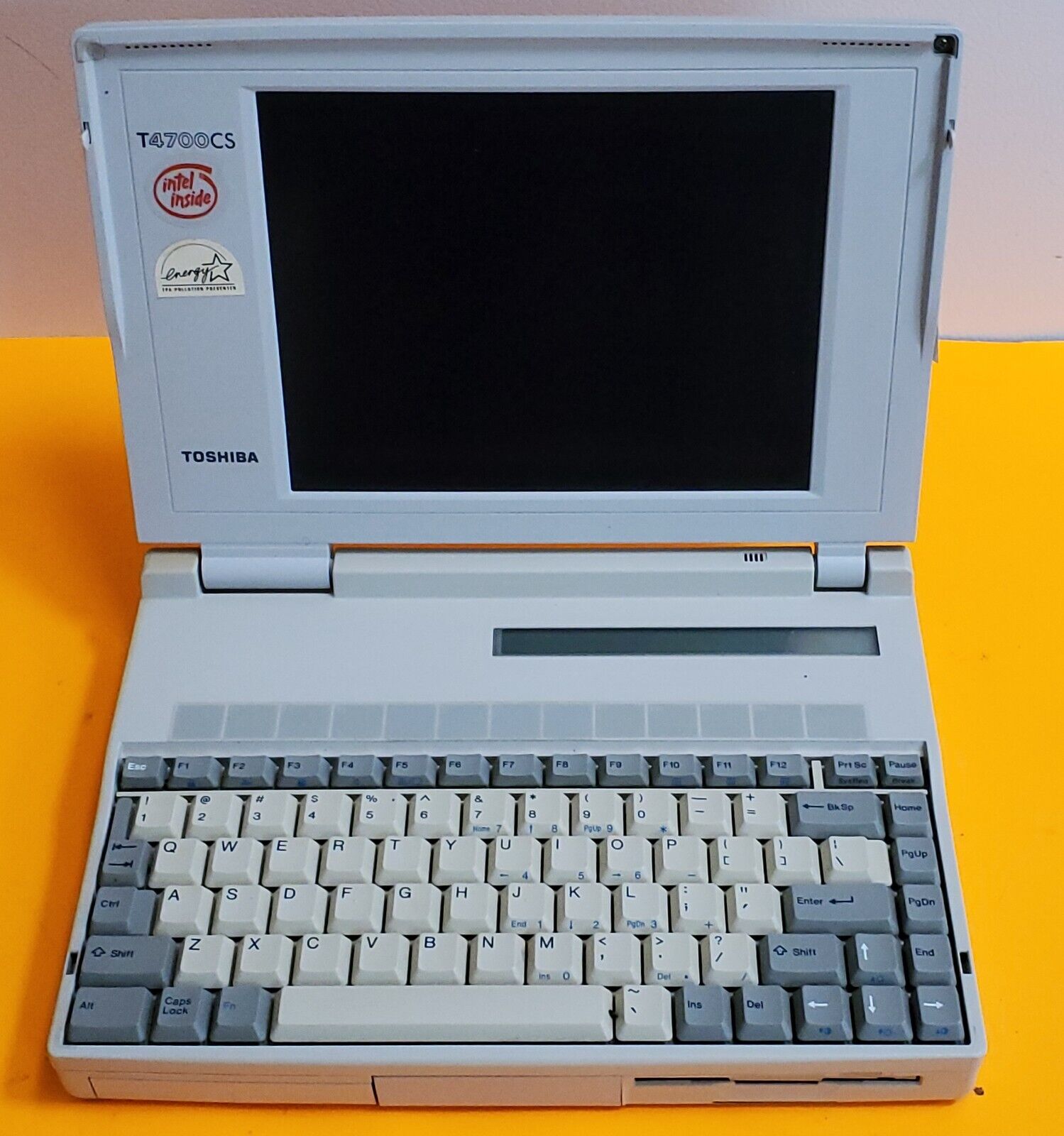 Vintage Toshiba T4700CS/320 Model No:PA1157U Laptop Computer Rare Retro Untested