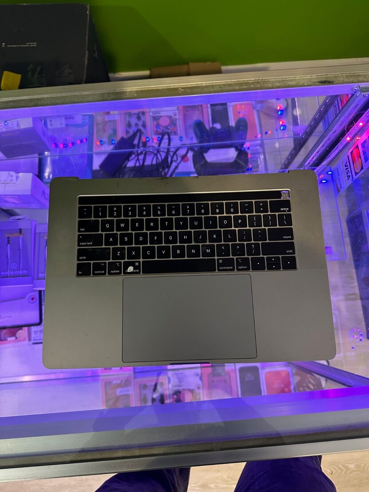 A1990 Macbook Pro Keyboard (Water Damaged)