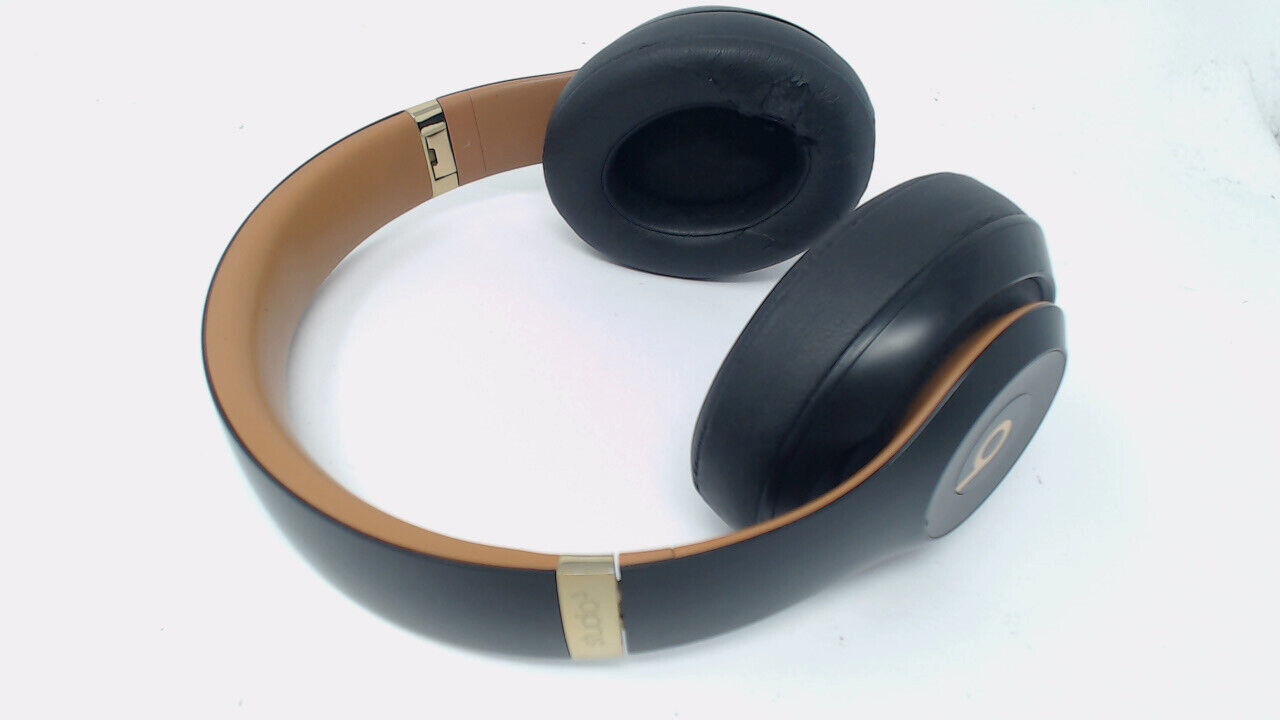 Beats Studio 3 Headphones A1914 Midnight Black FLAKING EAR PADS