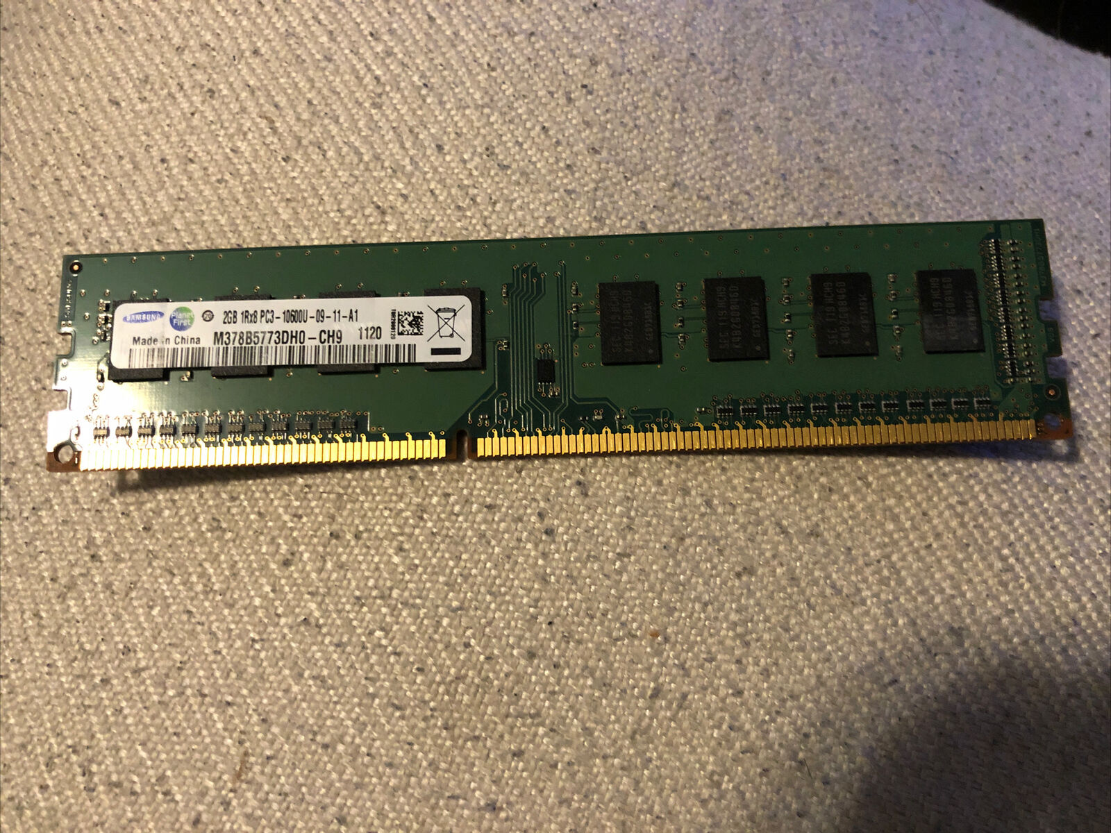 Samsung 2 GB DIMM 1333 MHz SDRAM Memory (M378B5773DH0CH9)