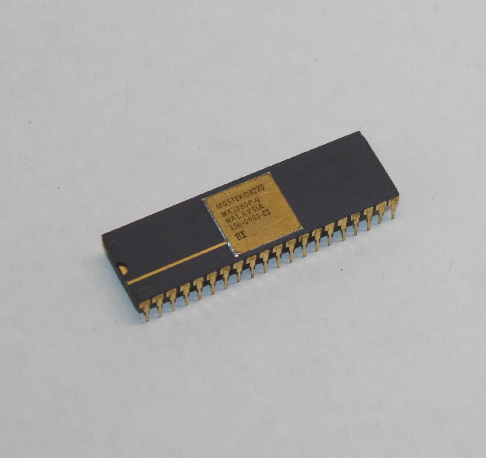 Mostek MK3880P-4 vintage Z80 ceramic purple gold CPU IC DIP40 8220 works