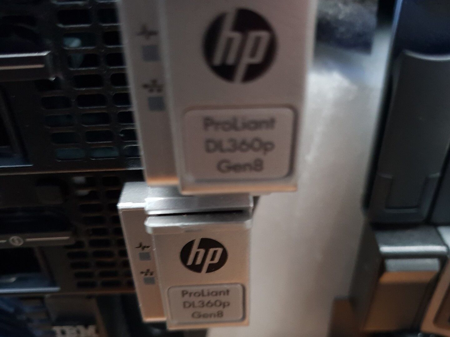 HP DL 360p G8  2x6 Core Xeon 2.3 ghz E5-2630v0/0 mem/0 hdds/0 caddies/Raid w Bub