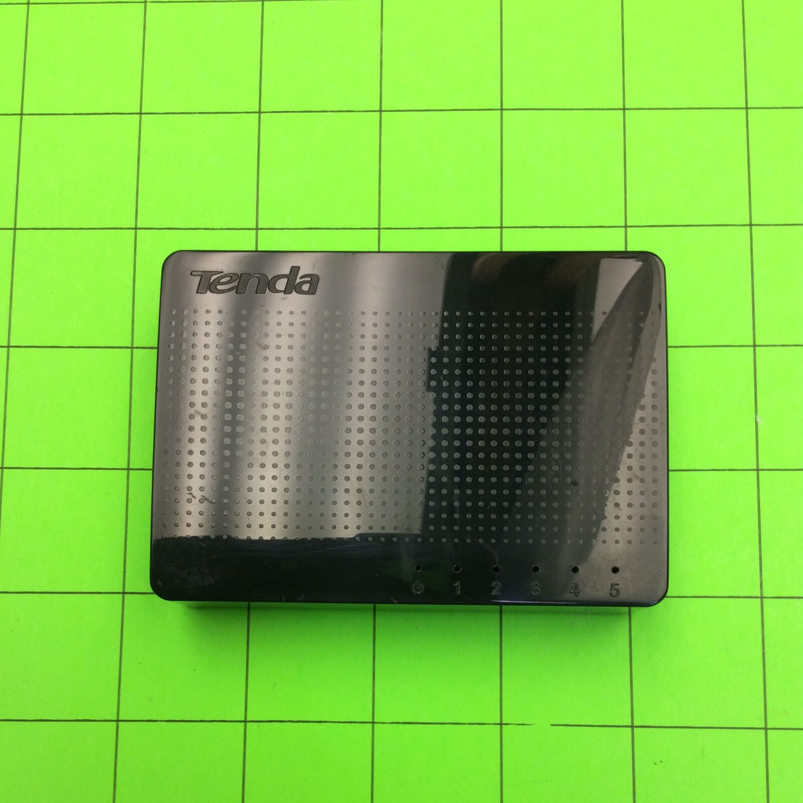 Tenda SG105 5 Port Gigabit Desktop Switch Part (NO Adapter or Cords)