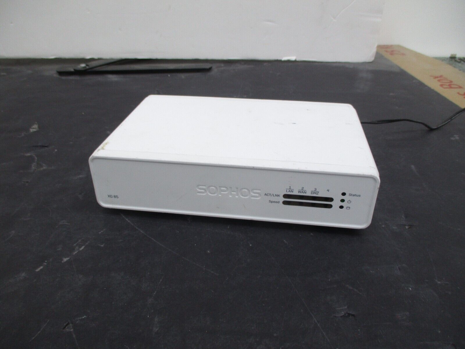 Sophos XG 85 Rev.3 Network Appliance  USB2.0/COM/LAN/WAN/DMZ w/ adapter