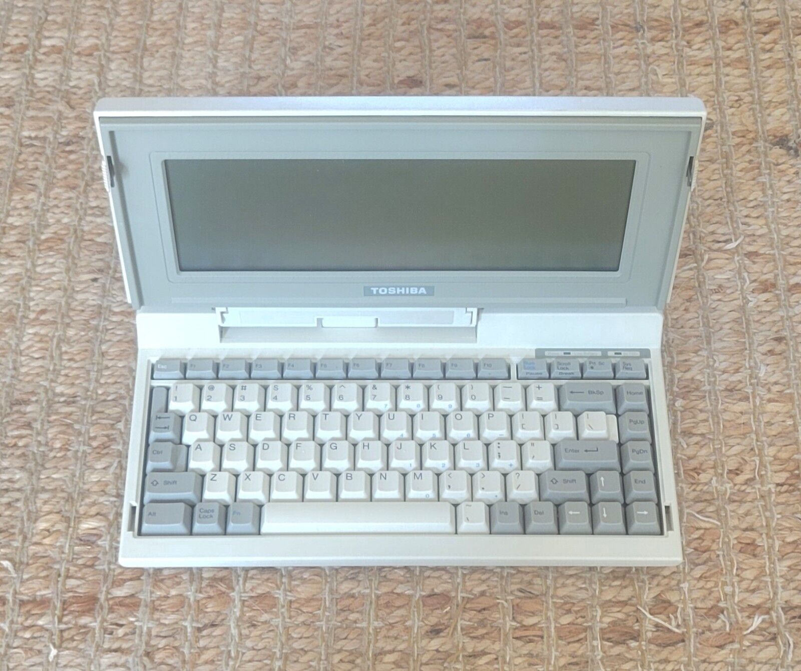 Toshiba T1000SE Rare Vintage Laptop