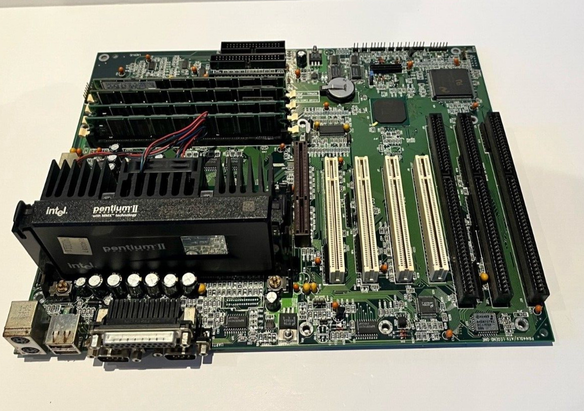 Vintage QDI P6I440LX/ATX Legend One Motherboard & CPU & Memory (See Desc)