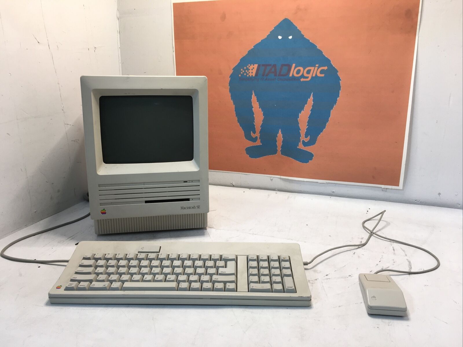 Macintosh se M5011 2MB Keyboard Mouse - Working, Loads OS - Vintage Apple J2854